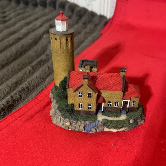 Miniature Lighthouse and Cottage Decor - Picture 1 of 7